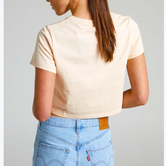 LEVI’S Crop Logo Daisy Tee - Picture 2 of 6
